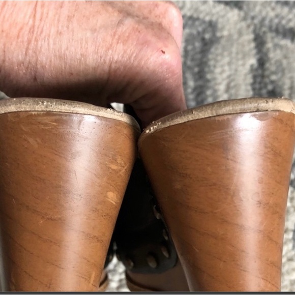 Black Leather Wedge. It has visible worn out spots as seen in the photos. - Picture 3 of 5